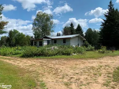 1060 BUTTERCUP Drive, Highlands East, ON K0L 3C0