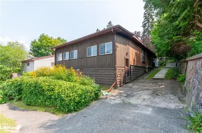 21 LANSDOWNE Street, Huntsville, ON P1H 1W1