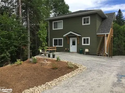 121 CHAFFEY TOWNSHIP Road, Huntsville, ON P1H 1C8