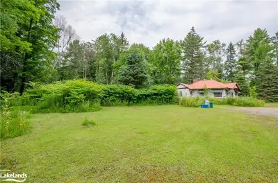 1994 MANITOBA Street, Bracebridge, ON P1L 1X4