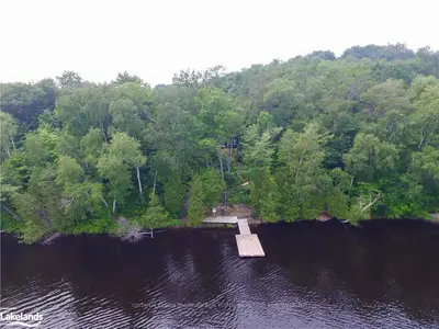 402 BIG ISLAND , Huntsville, ON P1H 2J2