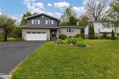 14 GREENWOOD Crescent, Parry Sound, ON P2A 2S6