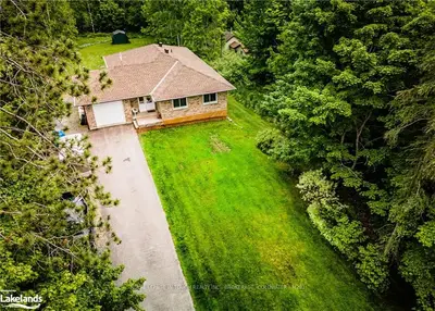 1054 GOLF AVENUE Road, Muskoka Lakes, ON P0B 1J0
