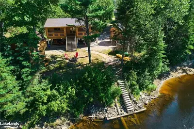 24 ROBERT Road E, Huntsville, ON P1H 2J4