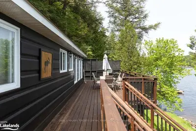 1093 SUTTON Road, Muskoka Lakes, ON P0B 1M0