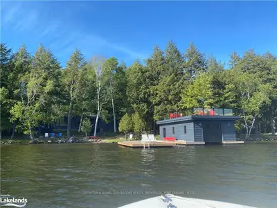 1046 ISLANDER Avenue, Muskoka Lakes, ON P0B 1J0