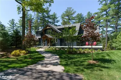 1059 BIG JOE Road 10, Muskoka Lakes, ON P0B 1J0