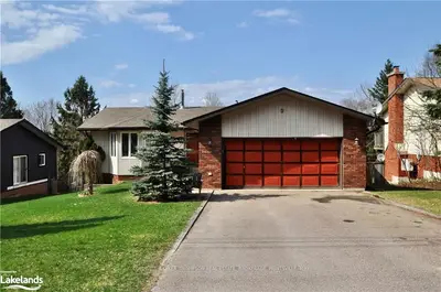 9 SOUTHDALE Drive, Huntsville, ON P1H 1T6