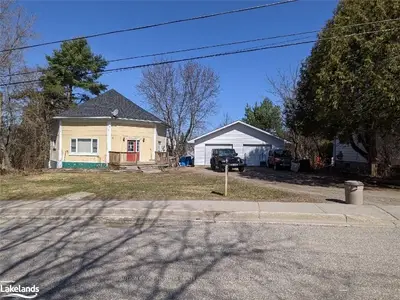 12 SUSAN Street W, Huntsville, ON P1H 1X4