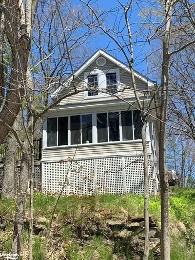 1005 WRAY Road, Muskoka Lakes, ON P0B 1E0
