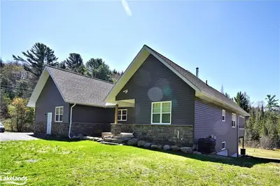 75 CLARKES Lane, Huntsville, ON P0M 1M0