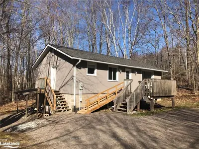 1004 BLUFF Road, Muskoka Lakes, ON P0B 1G0