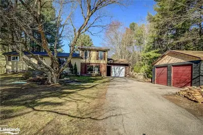 14 Sellens Avenue, Bracebridge, ON P1L 1R4