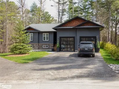 129 LINDGREN Road, Huntsville, ON P1H 1Y6