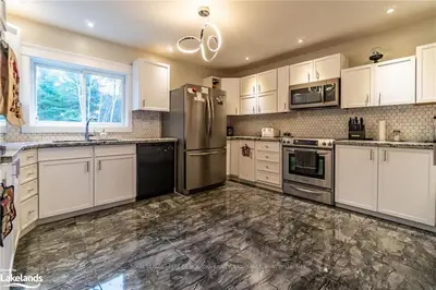 752 Raymond Road, Muskoka Lakes, On P0b 1m0