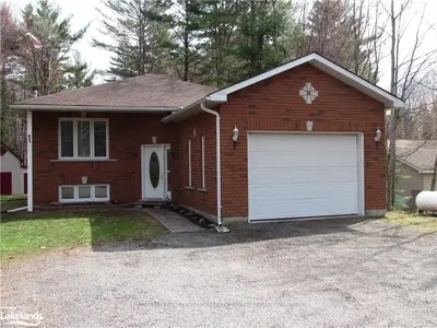 1019 UFFINGTON Road, Bracebridge, ON P1L 1X1