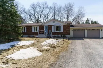 18 LINDGREN Road E, Huntsville, ON P1H 1Y6