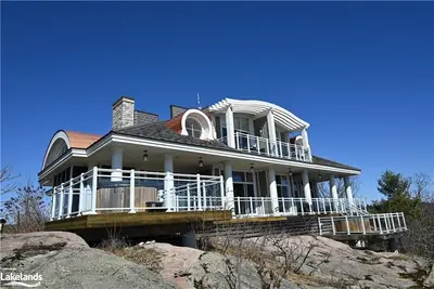 1869 MUSKOKA 118 Road W T301 (d1/d2), Muskoka Lakes, ON P1L 1W8