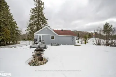 958 RAYMOND Road, Muskoka Lakes, ON P0B 1M0