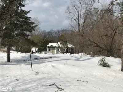 1025 GREY Street, Muskoka Lakes, ON P0C 1A0