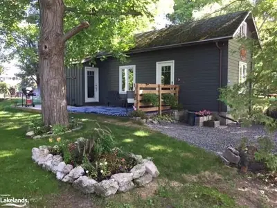 1014 Portage Street, Muskoka Lakes, On P0c 1a0
