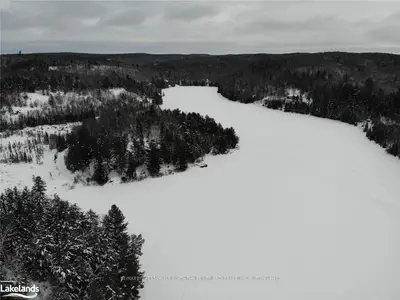 - GROWLER LAKE Road, Dysart et al, ON K0M 1S0