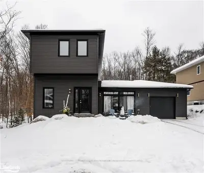 18 MACKENZIE Drive, Huntsville, ON P1H 0A1