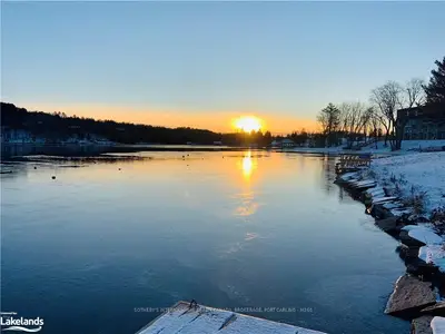 02-110 PEN LAKE Point, Huntsville, ON P1H 1A9