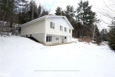 1097 KAWAGAMA LAKE Road, Algonquin Highlands, ON P0A 1E0