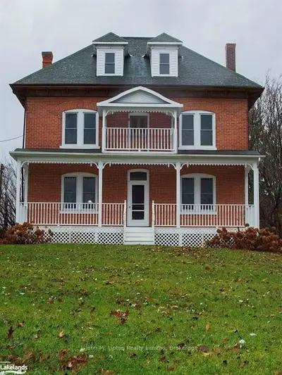 9 FAIRVIEW Lane, Powassan, ON P0H 1Z0