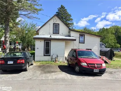 28 Railway Avenue, Parry Sound, On P2a 2r6