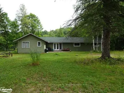 1080 Queens Line Road, Minden Hills, On K0m 2k0