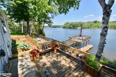 22 Bay Street, Lake Of Bays, On P0b 1a0