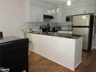 4 Legacy Lane 104, Huntsville, On P1h 2r2