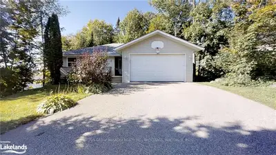 33 Glenwood Drive, Huntsville, On P1h 1b6