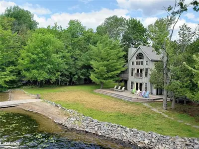 1079 HALLS Road, Muskoka Lakes, ON P0B 1K0
