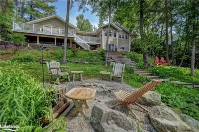 211 CRESCENT BAY Lane, Huntsville, ON P1H 1B9