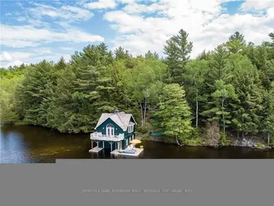 1121 SCARCLIFFE Road 4, Muskoka Lakes, ON P0B 1J0