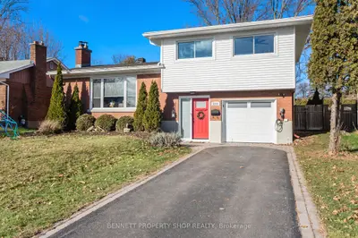 Detached in Parkway Park - Queensway Terrace S and Area
