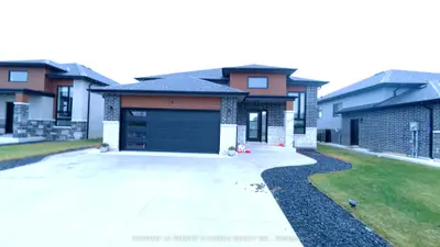 Detached in Amherstburg