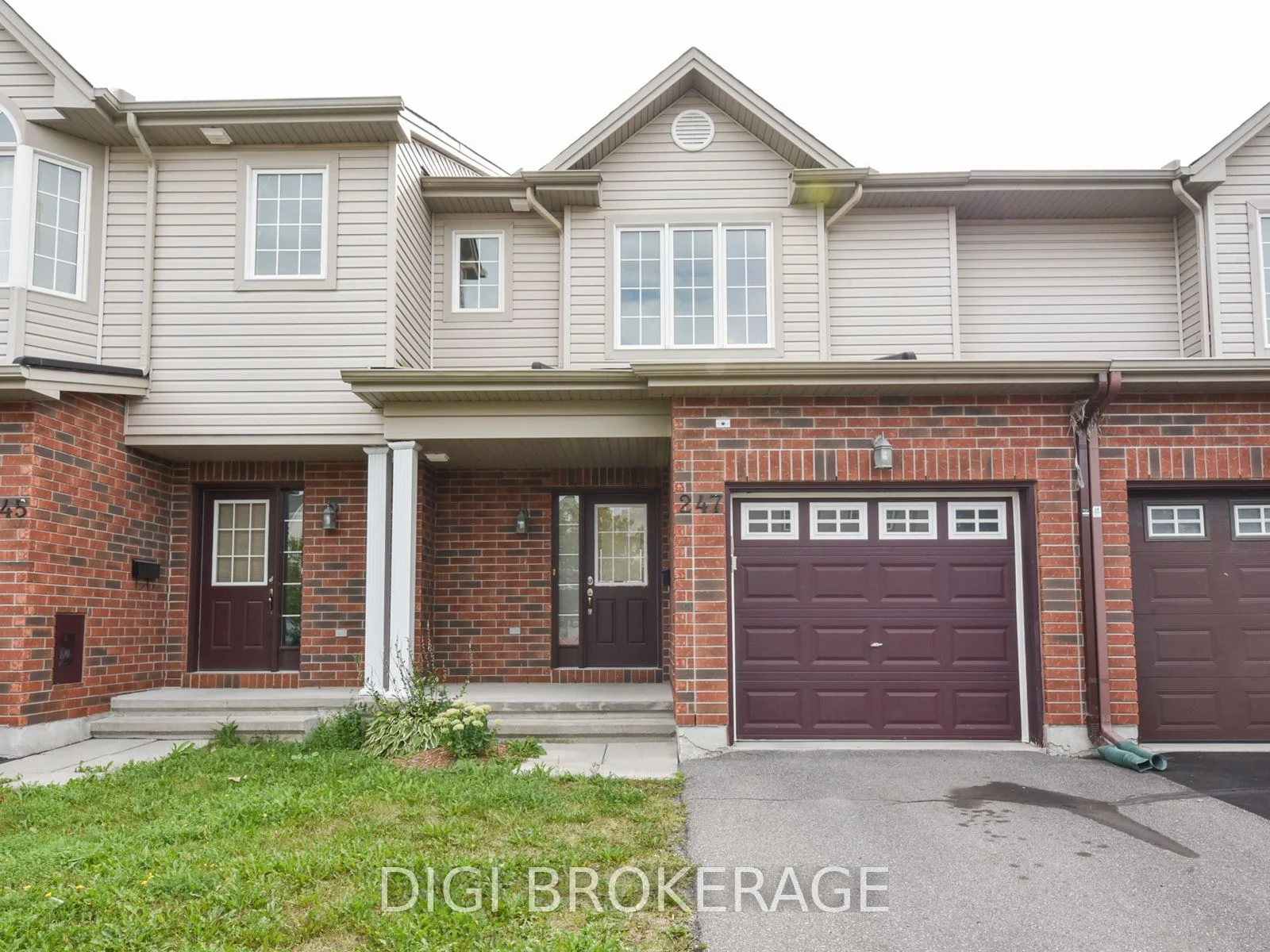 Att/Row/Townhouse in Kanata