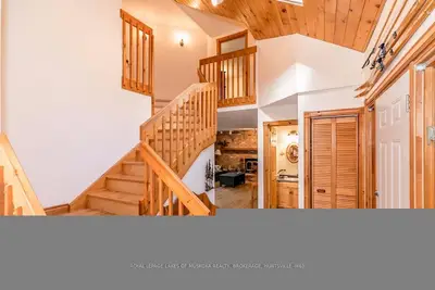 84 CLARKE Crescent, Huntsville, ON P0B 1L0