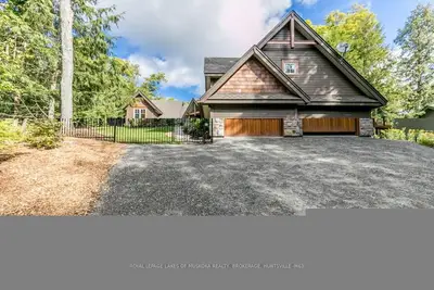 55 Clubhouse Drive, Huntsville, ON P1H 1B1