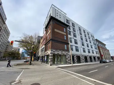 Condo Apartment in Hamilton