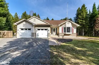 47 La Neige Avenue, Huntsville, On P0b 1l0