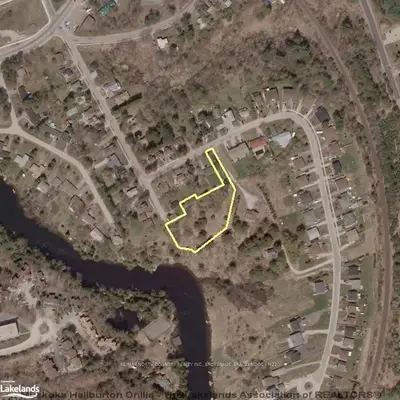 85 Young Street, Bracebridge, On P1l 1g7