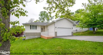 8 Greaves Avenue, Huntsville, On P1h 1v2
