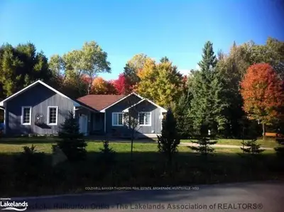 92 La Neige Avenue, Huntsville, On P0b 1l0