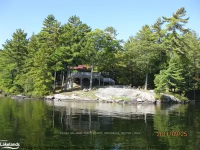14 Is North Bohemia R8, Muskoka Lakes, On, P0b 1j0