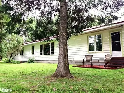 181 La Neige Avenue, Huntsville, On P0b 1l0
